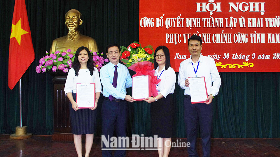 Công bố Quyết định thành lập Trung tâm Phục vụ hành chính công tỉnh Nam Định