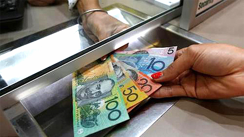 Australia tính hạn chế sử dụng tiền mặt