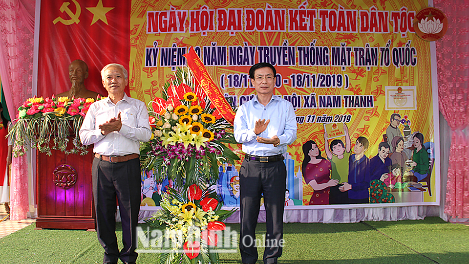 Đồng chí Chủ tịch UBND tỉnh dự Ngày hội Đại đoàn kết toàn dân tộc tại thôn Nội, xã Nam Thanh