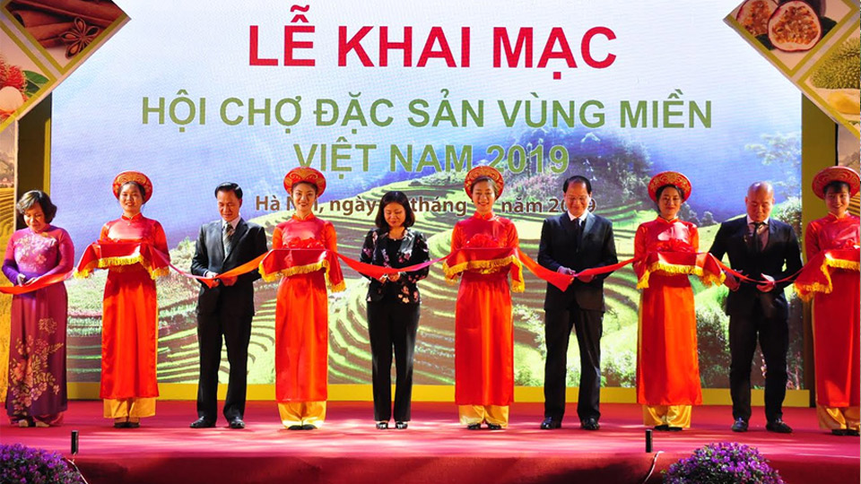 Hà Nội: Khai mạc hội chợ "Đặc sản vùng miền Việt Nam"