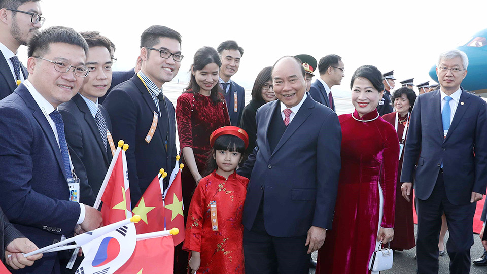 Thủ tướng Nguyễn Xuân Phúc bắt đầu chương trình tham dự Hội nghị cấp cao ASEAN - Hàn Quốc