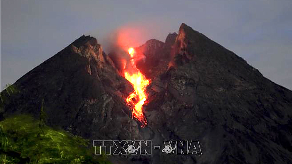 Indonesia: Núi lửa Merapi lại bất ngờ "thức giấc"