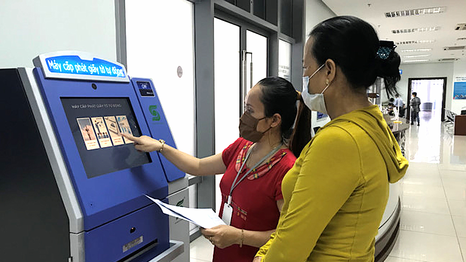 Đà Nẵng: Triển khai thí điểm máy cấp phát giấy tờ thủ tục hành chính tự động