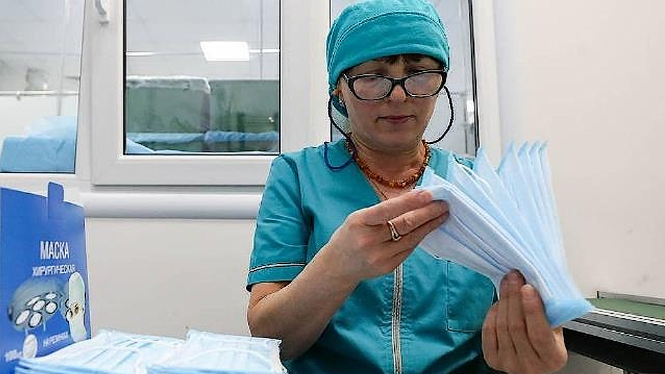 Nga cấm xuất khẩu khẩu trang và thuốc chống virus