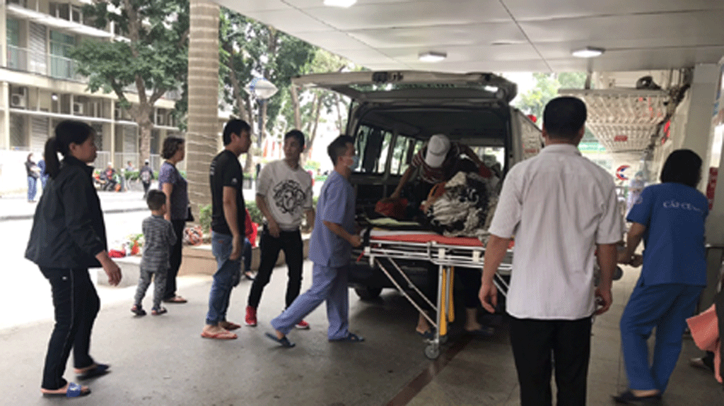 Khẩn trương rà soát xác minh người dân đến khám, chữa bệnh tại Bệnh viện Bạch Mai Hà Nội trong tháng 3