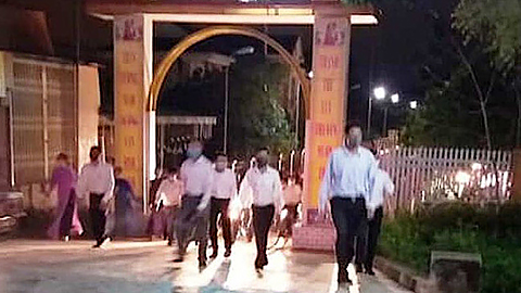 Hà Tĩnh: Nhiều giáo xứ vẫn tổ chức hành lễ đông người