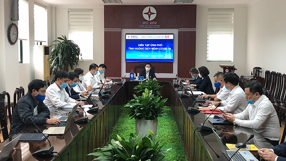 Công ty Điện lực Nam Định diễn tập tình huống  phòng, chống dịch COVID-19