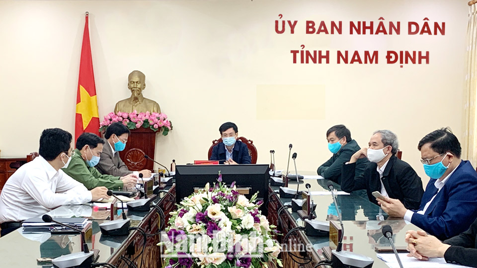 Thủ tướng Chính phủ Nguyễn Xuân Phúc chủ trì hội nghị trực tuyến toàn quốc với các địa phương