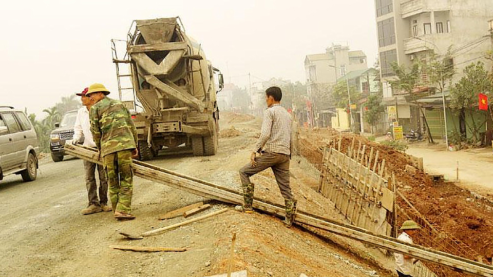 Phân luồng giao thông phục vụ thi công công trình trên tuyến đê tả Ninh Cơ