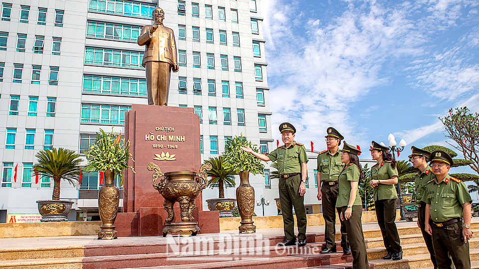 Tượng đài Chủ tịch Hồ Chí Minh: Công trình văn hóa lịch sử và nhân văn - Niềm tự hào của Công an tỉnh Nam Định
