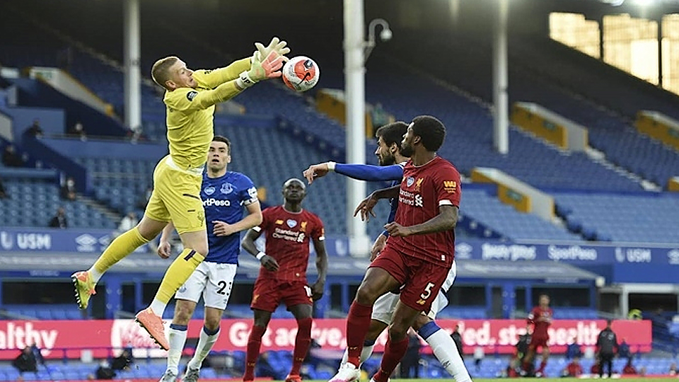 Everton cầm chân Liverpool trong trận đấu không bàn thắng