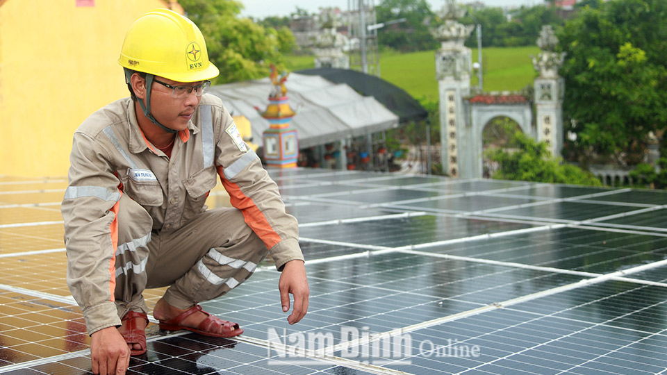 Công ty Điện lực Nam Định hỗ trợ khách hàng phát triển năng lượng sạch