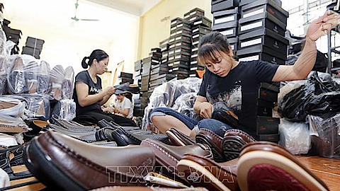 Ký kết hợp tác hỗ trợ lao động và doanh nghiệp dệt may, da giày
