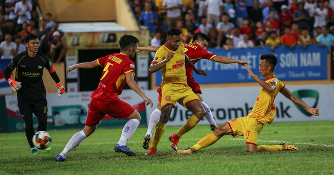 CLB Dược Nam Hà Nam Định thắng tưng bừng 3-0 trước Sông Lam Nghệ An