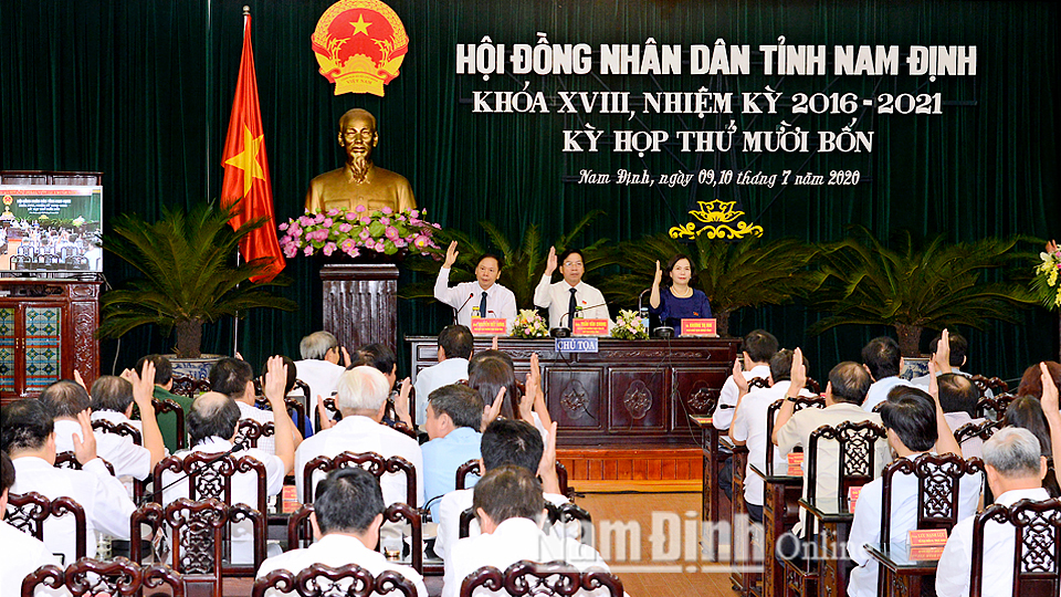Nghị quyết về việc chấp thuận Báo cáo nghiên cứu tiền khả thi điều chỉnh Dự án xây dựng đường trục phát triển nối Vùng kinh tế biển tỉnh Nam Định  với đường cao tốc Cầu Giẽ - Ninh Bình