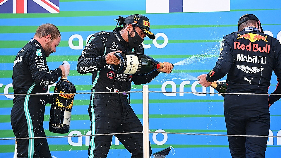 Hamilton giành chiến thắng dễ dàng tại Barcelona