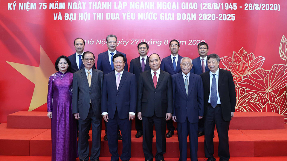 Thủ tướng Nguyễn Xuân Phúc nhấn mạnh "5 nhiệm vụ", "3 thi đua" để "tiếng chiêng" ngoại giao Việt Nam mạnh mẽ, vang xa