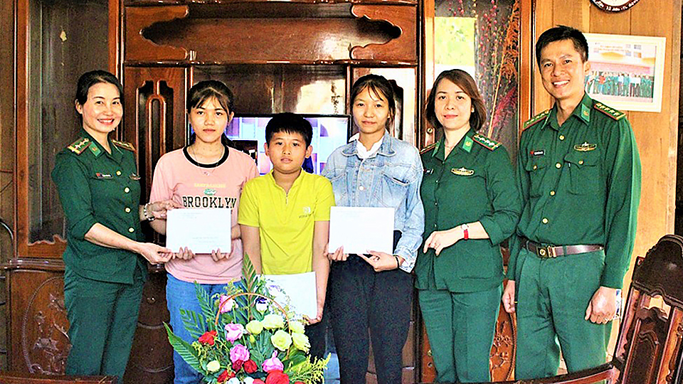 Đắk Lắk: Hỗ trợ nhà trường và học sinh khó khăn ở khu vực biên giới