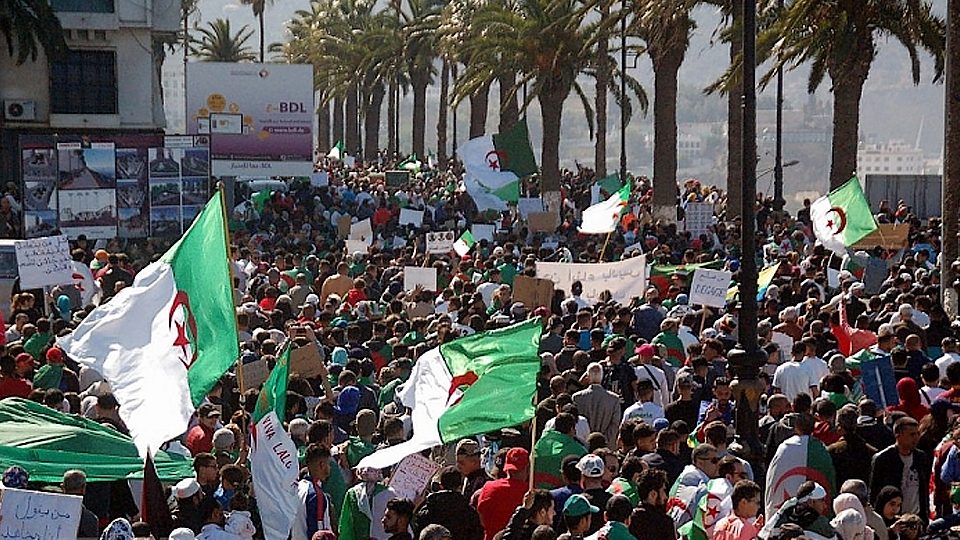 An-giê-ri: Nhất trí sửa đổi Hiến pháp