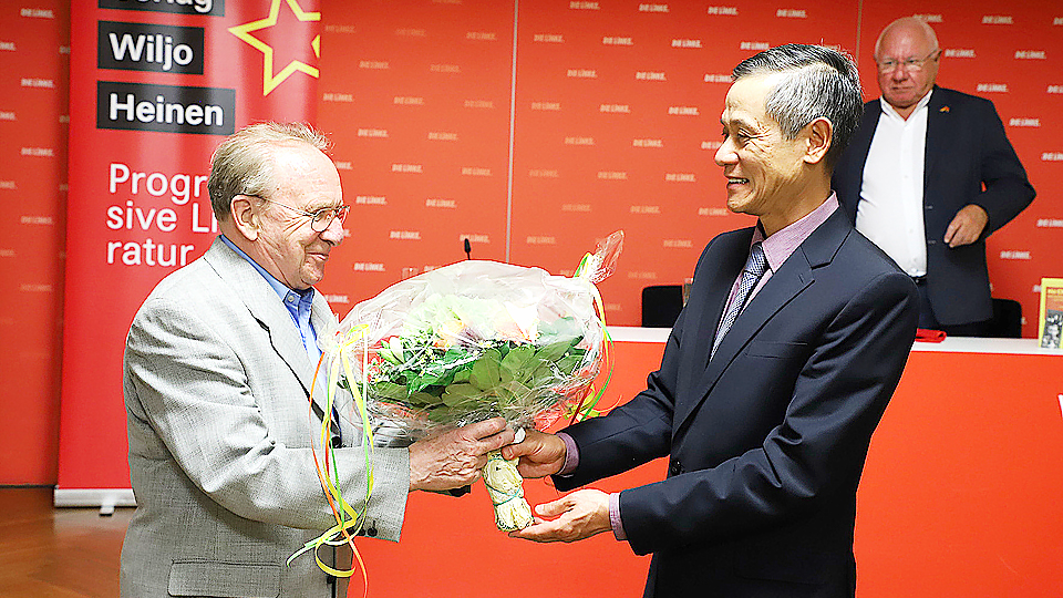 Ra mắt cuốn sách "Tiểu sử chính trị Hồ Chí Minh" tại Đức