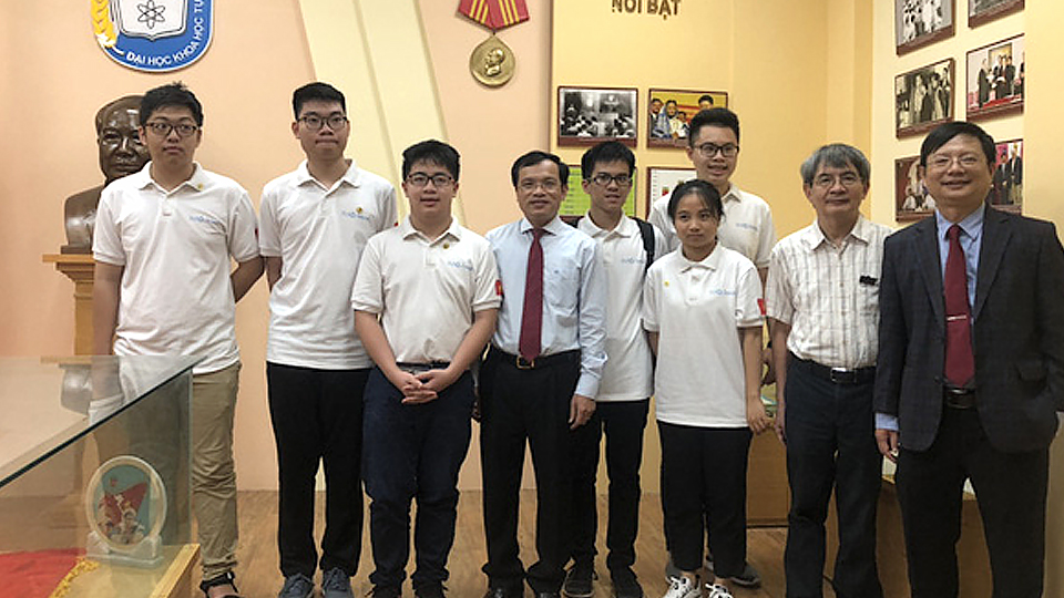 Học sinh Trường THPT chuyên Lê Hồng Phong đoạt Huy chương Đồng kỳ thi Olympic Toán học quốc tế 2020