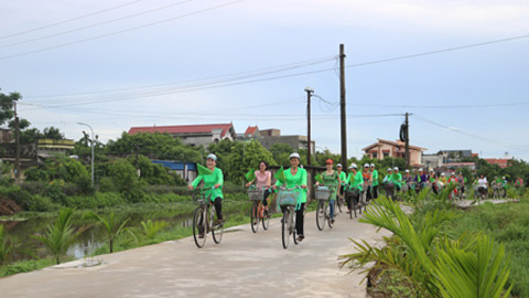 Hội Phụ nữ Hải Hậu tổ chức chương trình đạp xe diễu hành vì nông nghiệp sinh thái