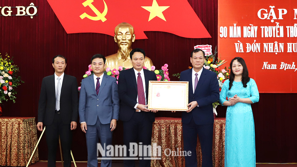 Văn phòng Tỉnh ủy  gặp mặt kỷ niệm 90 năm ngày truyền thống và đón nhận Huân chương Lao động hạng Nhất