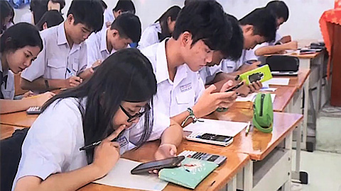 Lợi và hại khi cho học sinh sử dụng điện thoại trong học tập