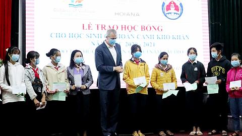 Quảng Nam: Trao học bổng cho 200 học sinh hoàn cảnh khó khăn