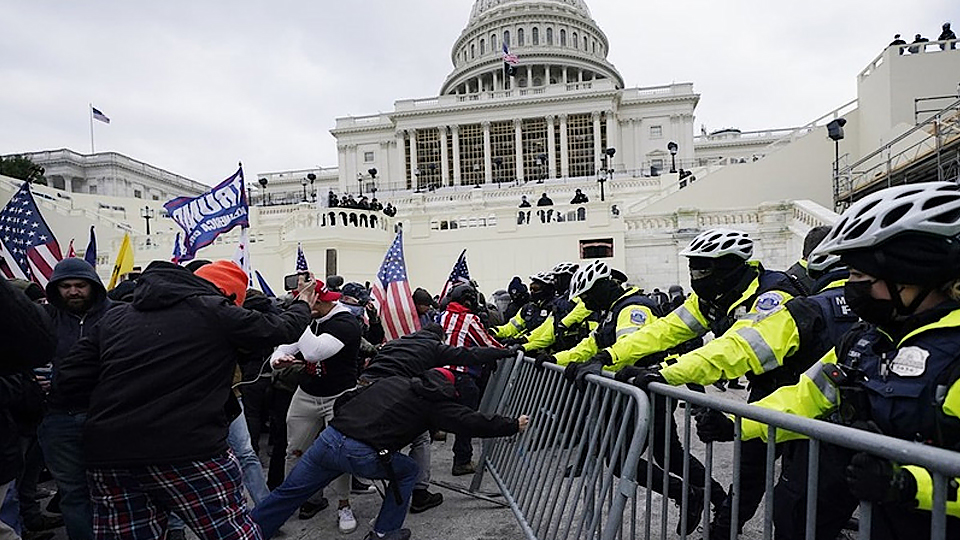 Người biểu tình xông vào trụ sở Quốc hội Mỹ