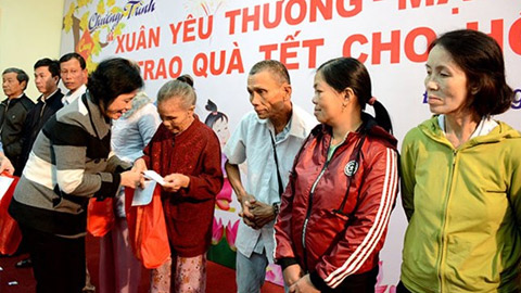 Đà Nẵng : Hơn 7,9 tỷ đồng chăm lo Tết cho người nghèo
