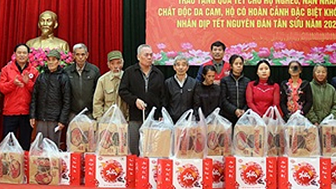 Hội Chữ thập đỏ tỉnh tổ chức chương trình "Ấm tình mùa xuân"