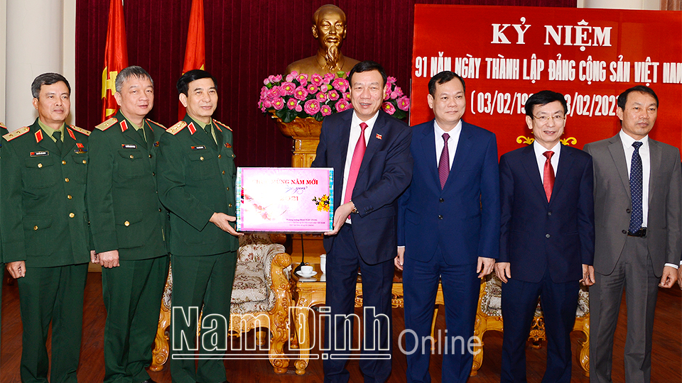 Thượng tướng Phan Văn Giang, Ủy viên Bộ Chính trị, Tổng Tham mưu trưởng QĐND Việt Nam, Thứ trưởng Bộ Quốc phòng về thăm, chúc Tết tại tỉnh ta