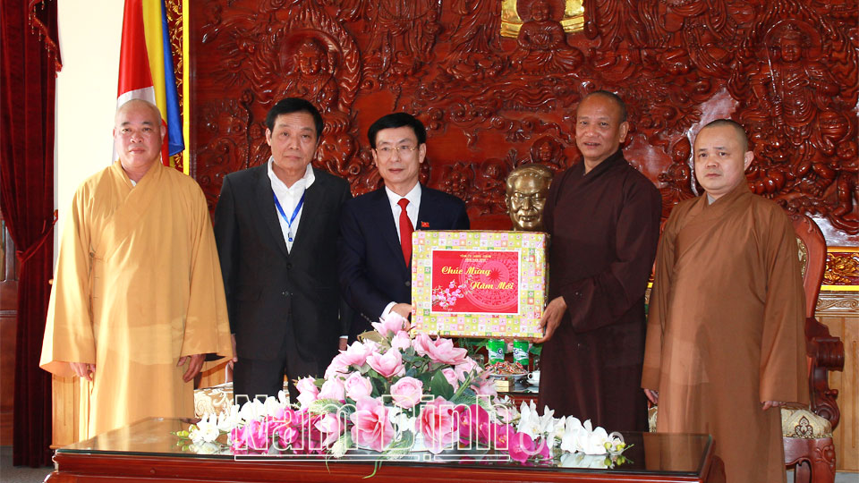 Đồng chí Chủ tịch UBND tỉnh thăm, chúc Tết Ban Trị sự Giáo hội Phật giáo Việt Nam tỉnh