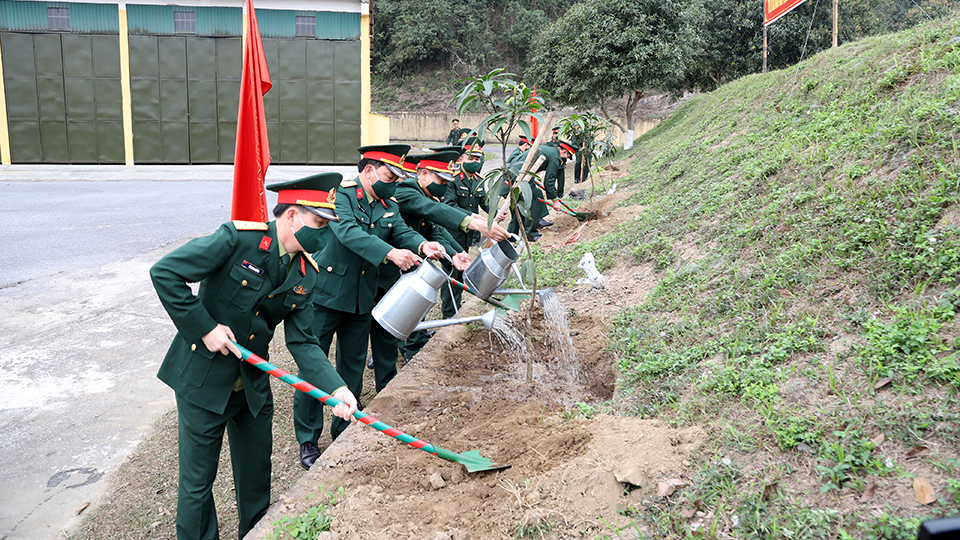 Lực lượng vũ trang tỉnh sôi nổi hưởng ứng &quot;Tết trồng cây đời đời nhớ ơn Bác Hồ&quot; Xuân Tân Sửu 2021