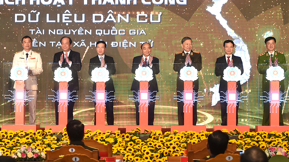 Thủ tướng Nguyễn Xuân Phúc dự khai trương 2 hệ thống cơ sở dữ liệu phục vụ lợi ích mọi người dân