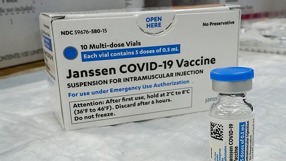 Johnson &amp; Johnson tạm ngừng phân phối vaccine ngừa Covid-19 tại châu Âu