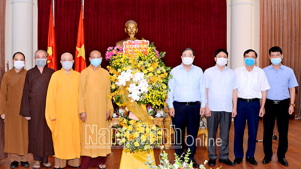 Đồng chí Bí thư Tỉnh uỷ tiếp Đoàn đại biểu Giáo hội Phật giáo tỉnh đến chúc mừng