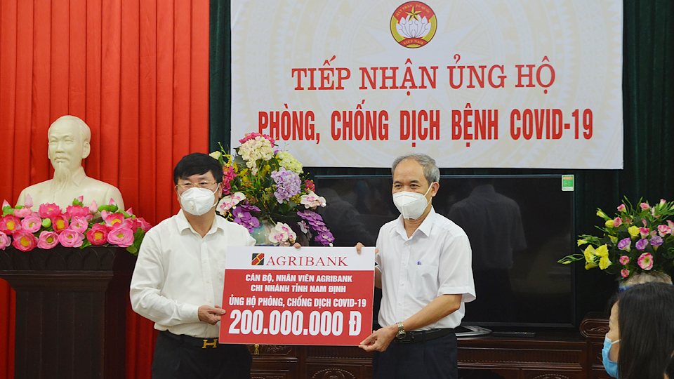 Agribank Chi nhánh tỉnh Nam Định ủng hộ phòng chống dịch COVID-19 200 triệu đồng
