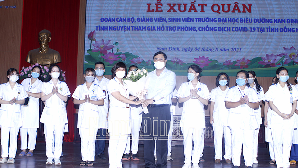 235 cán bộ, sinh viên Trường Đại học Điều dưỡng Nam Định lên đường tham gia phòng, chống dịch COVID-19 tại tỉnh Đồng Nai