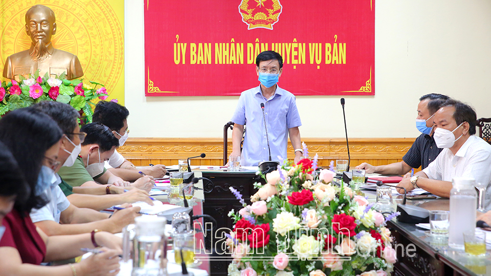 Các đồng chí lãnh đạo tỉnh kiểm tra công tác phòng, chống dịch COVID-19 tại huyện Vụ Bản, Hải Hậu