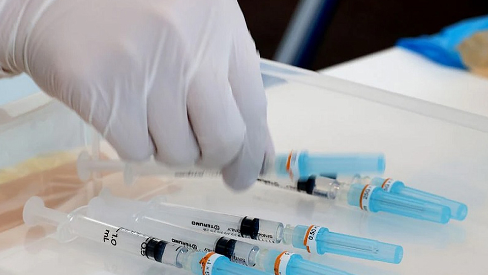 Nhật Bản xem xét tiêm kết hợp hai loại vaccine Covid-19 khác nhau