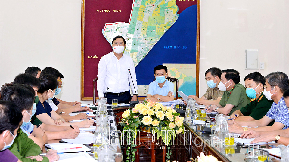 Các đồng chí lãnh đạo tỉnh làm việc với huyện Hải Hậu về công tác phòng, chống dịch COVID-19