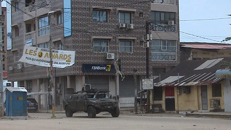 Phe đảo chính giải tán chính phủ và các thể chế hiện hành ở Guinea
