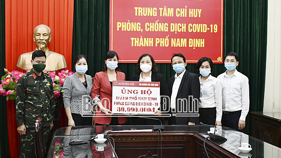 Agribank Bắc Nam Định ủng hộ phòng, chống dịch COVID-19 130 triệu đồng