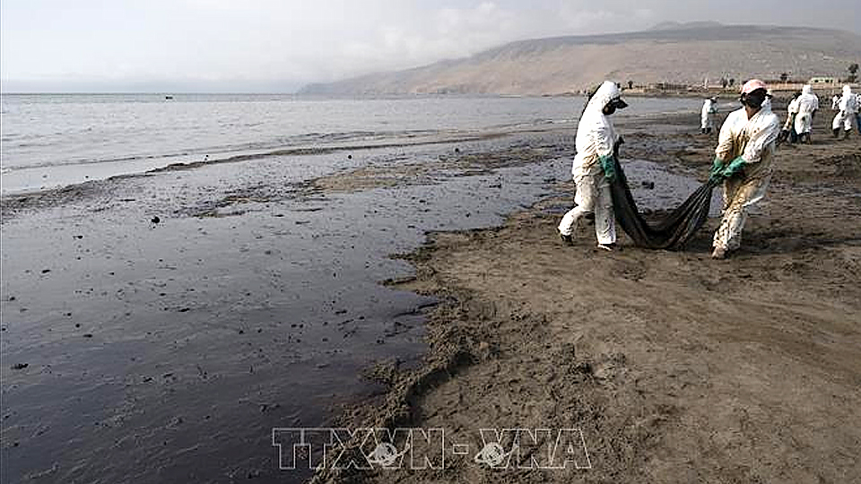 Peru ban bố tình trạng khẩn cấp về môi trường do sự cố tràn dầu