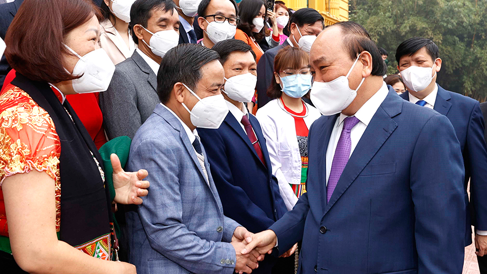 Chủ tịch nước Nguyễn Xuân Phúc gặp mặt đại biểu cán bộ y tế tiêu biểu toàn quốc