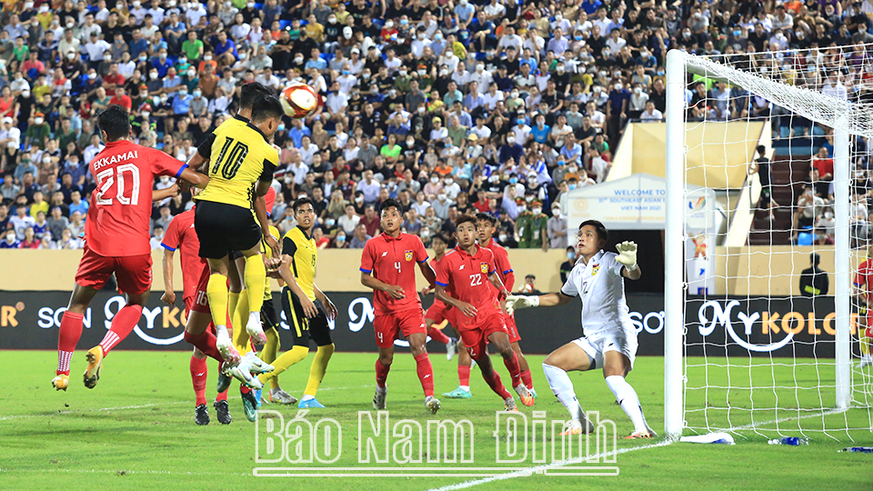 U23 Malaysia tạm dẫn đầu bảng B
