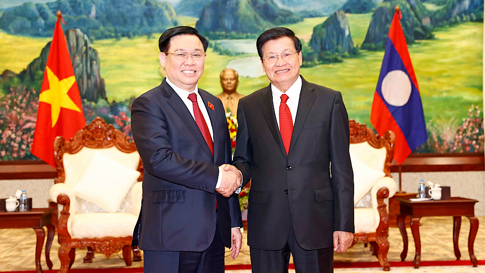 Chủ tịch quốc hội Vương Đình Huệ thăm chính thức nước CHDCND Lào