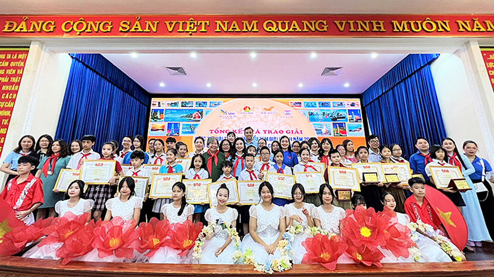 Hơn 1,1 triệu bài dự thi sưu tập và tìm hiểu tem về biển, đảo Việt Nam
